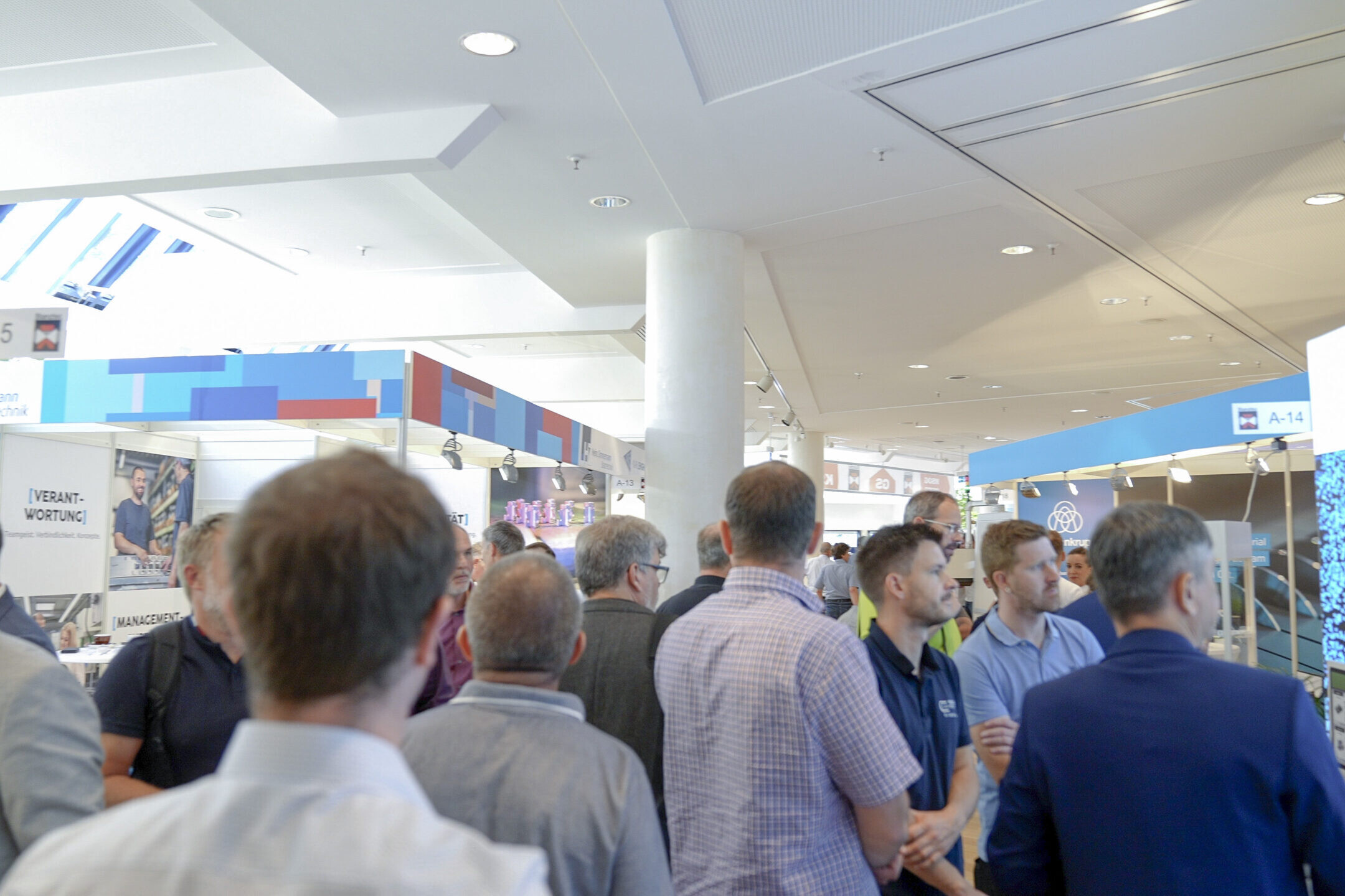 Stanztec Fachmesse für Stanztechnik Stanztec 2024 005 scaled uai Messebesucher